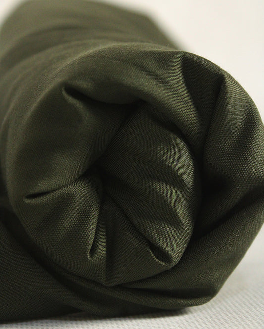 Meer-e-Khaas Premium Olive Green Men’s Unstitched Paki Suit – Four Season Wash & Wear Fabric